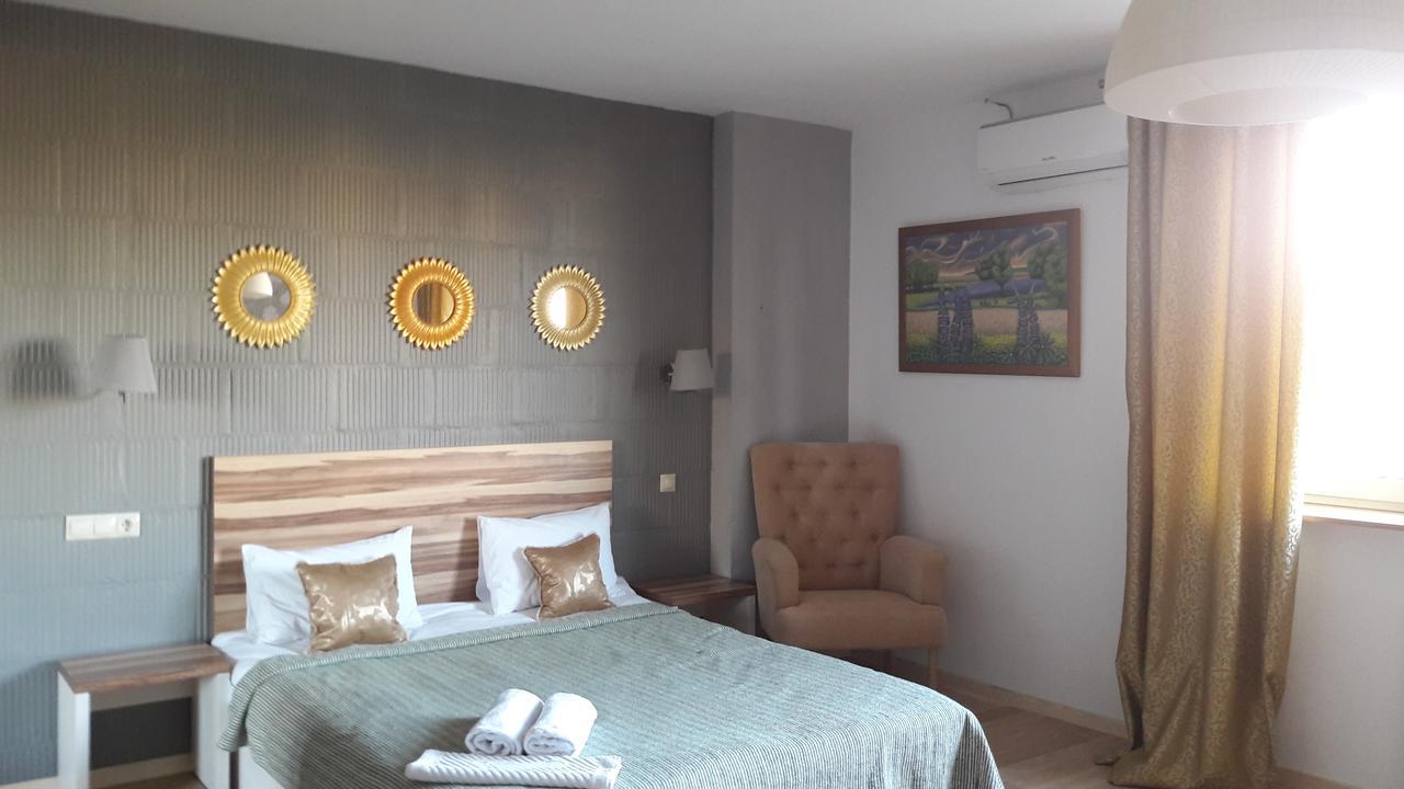 Mini Hotel On Demiivska Kiew Exterior foto